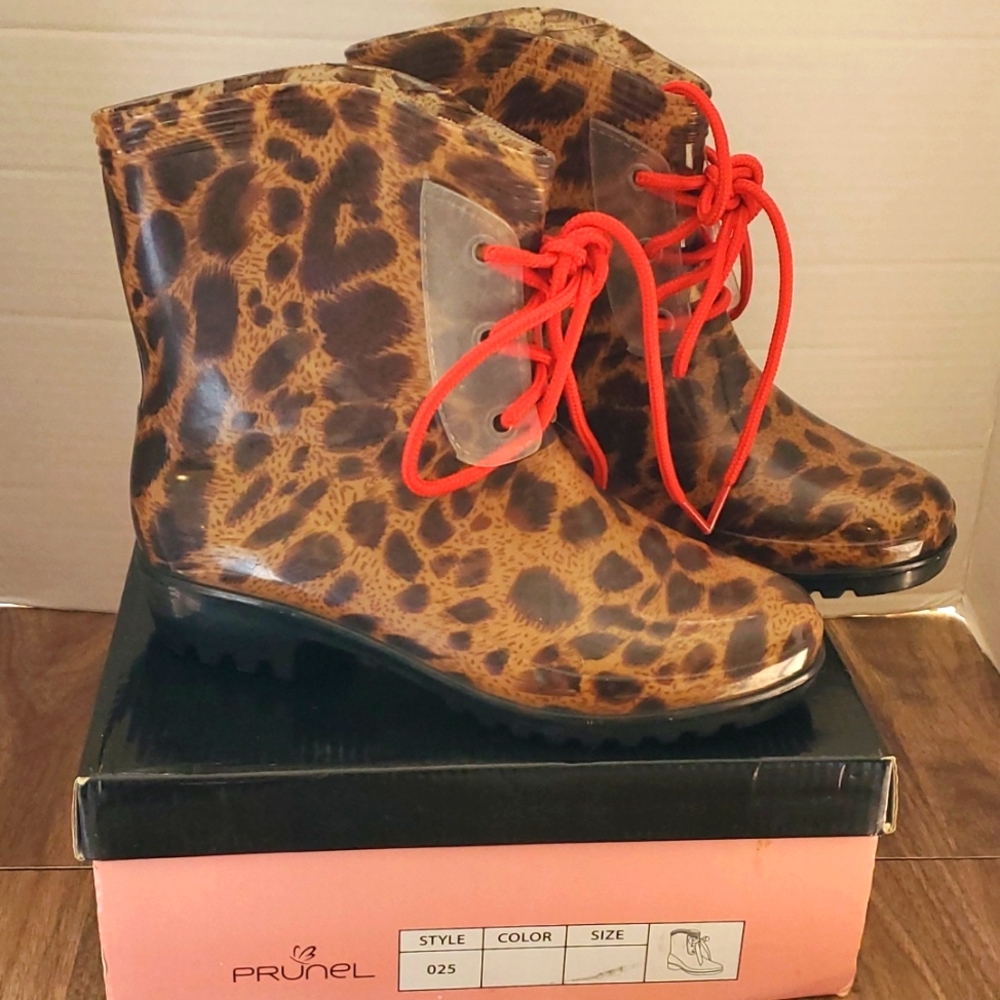 NWT Prunel leopard rain boots